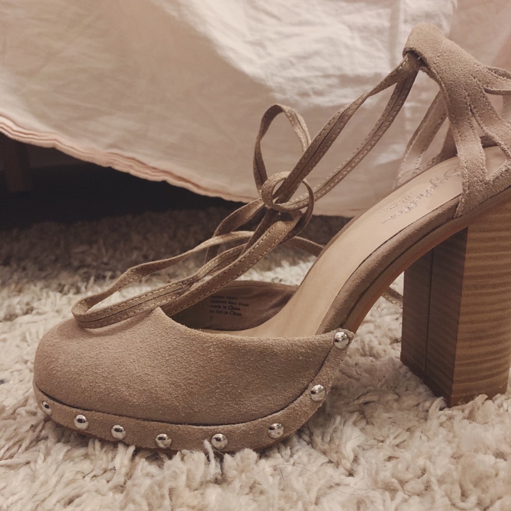 NWT Seychelles Drift Suede Lace-up Pumps